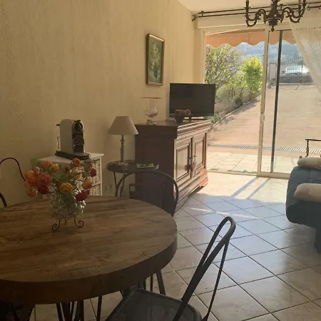 Nanouchka Apartman *